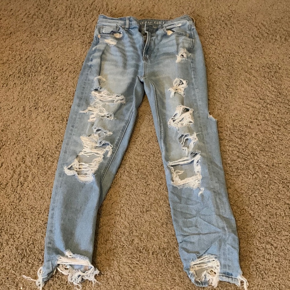 American Eagle Size 4 Ripped Mom Jeans